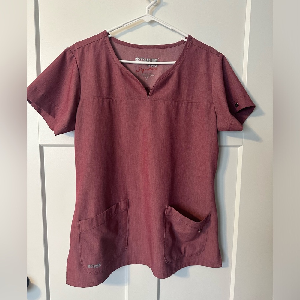 Scrub top. Grey’s Anatomy signature. Excellent condition.